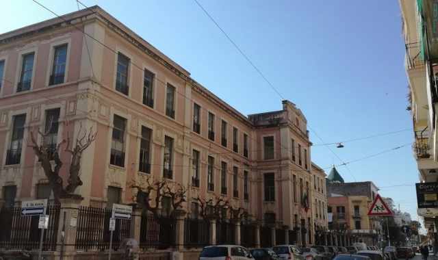 Bari, Carrassi d addio alla storica scuola Carlo Del Prete: diventer sede del 2 Municipio